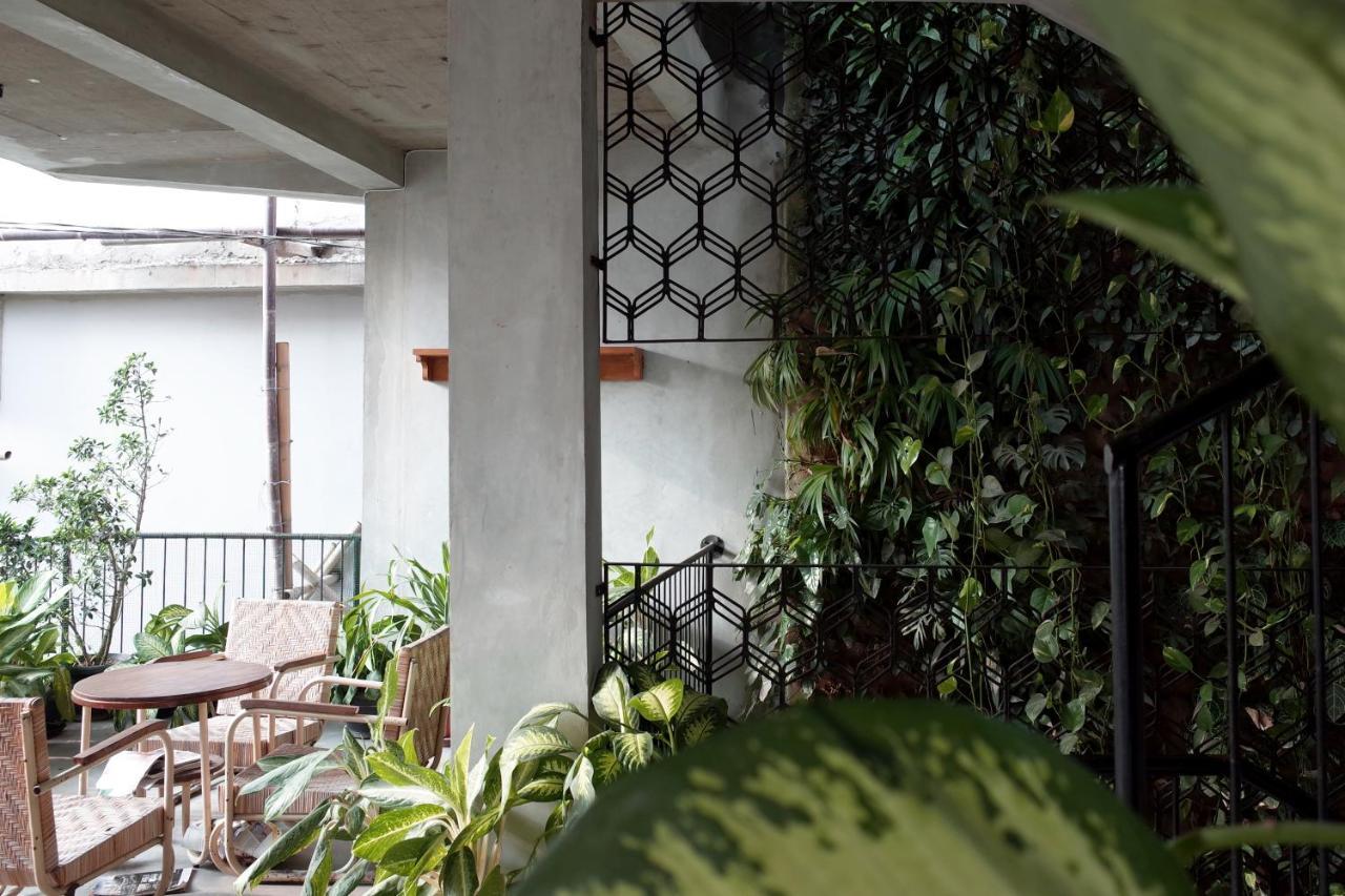 Pawon Cokelat Guesthouse Yogyakarta Exterior photo